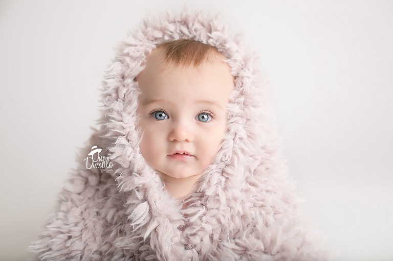 One Dimple Photography is a Dallas Fort Worth newborn and baby photographer. 7 month in studio milestone session 